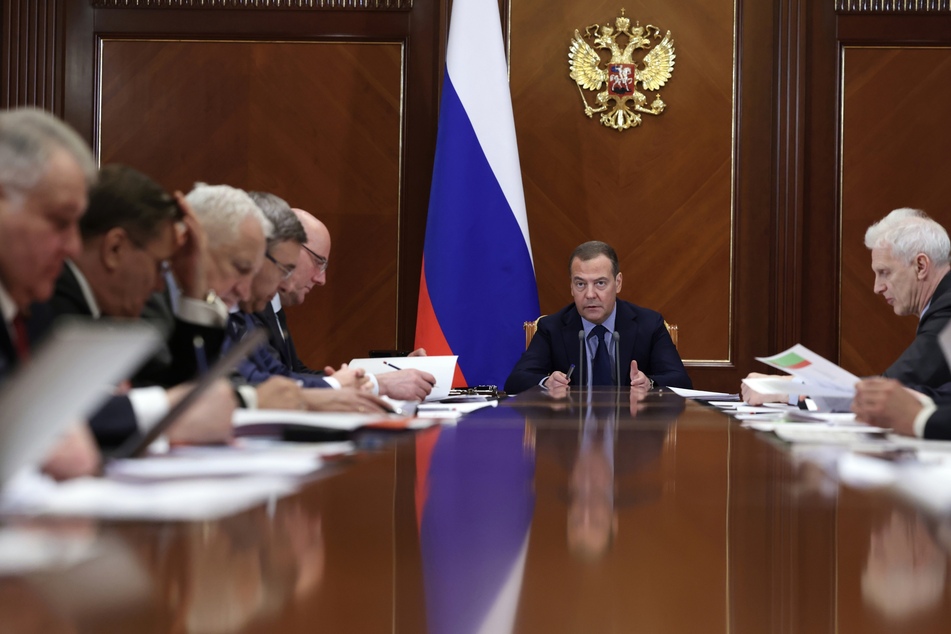 Dmitri Medwedew (m,), stellvertretender Vorsitzender des russischen Sicherheitsrates, warnte vor einer nuklearen Eskalation.