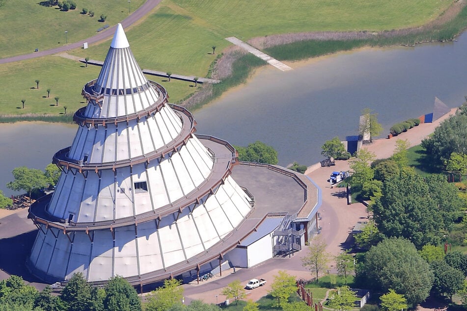 Im Elbauenpark könnt Ihr bei "Zusammen Guericke feiern" den Halbkugelversuch bestaunen. (Archivbild)