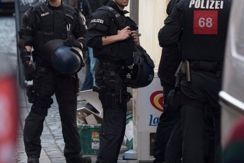 Beamte einer Beweisicherungs- und Festnahmeeinheit (BFE) im Einsatz (Symbolbild).