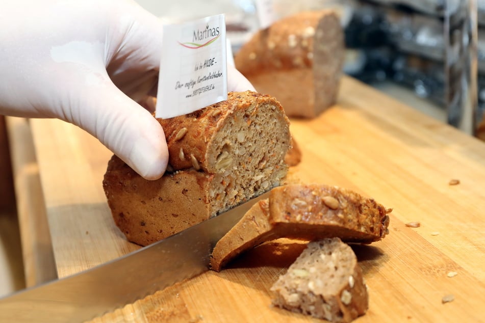 Ofenfrische Bio-Brote: Das Superfood-Brot "Hilde" ist vegan sowie frei von Weizen, Gluten, Laktose, Soja und Lupinen.