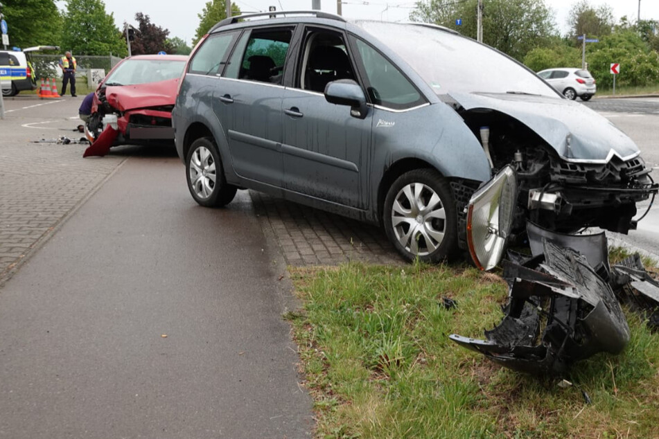 An den Fahrzeugen entstand Blechschaden.