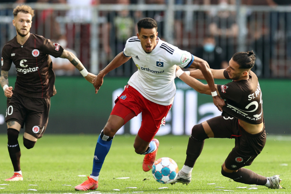 Am Freitagabend treffen der HSV und der FC St. Pauli im Hamburger Stadtderby aufeinander - es ist das wichtigste Duell der beiden Rivalen seit Langem.