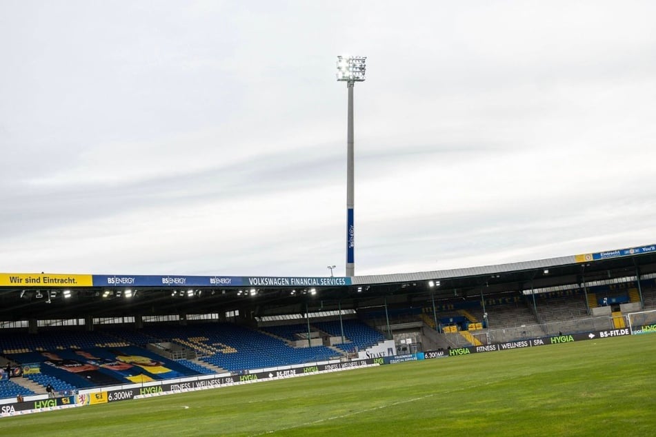 Noch ist es leer im Stadion, doch in 90 Minuten werden hier 2300 Dynamo-Fans ihr Team zum Klassenerhalt peitschen wollen.