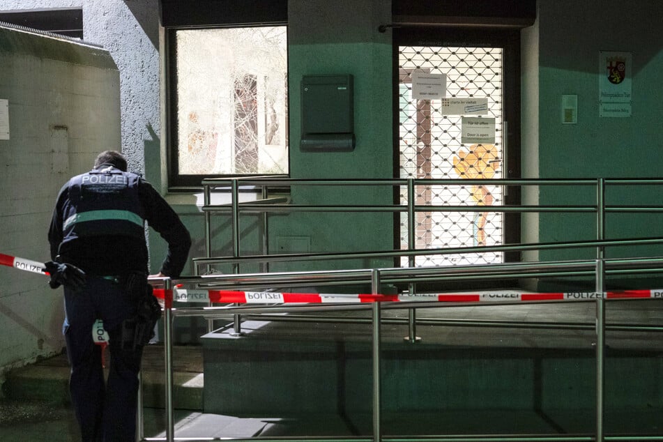 Der 25-jährige Täter sorgte für massive Schäden am Polizeigebäude im rheinland-pfälzischen Bitburg.
