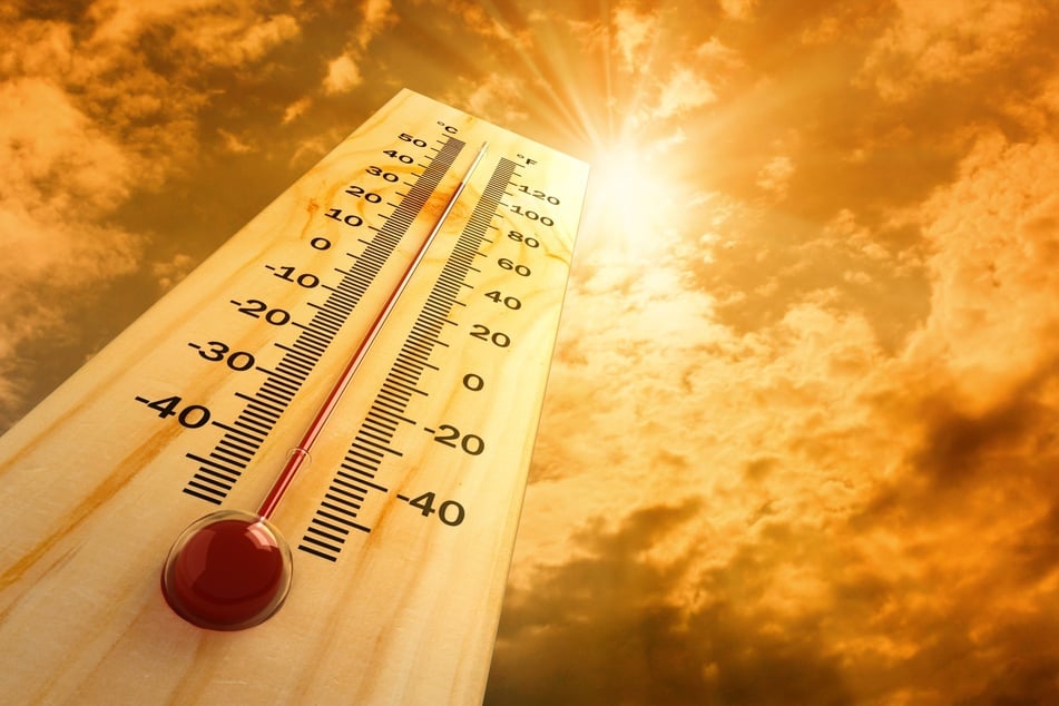 The human body cannot endure prolonged exposure to temperatures of 95 degrees Fahrenheit or above, at 100% humidity.