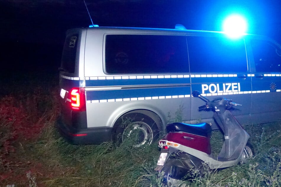 Teenager flieht mit Moped vor Polizei: Nach 500 Metern ist Schluss!