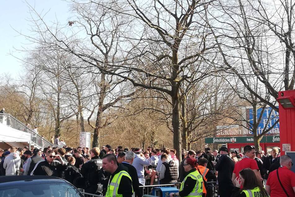 Auch wenn es noch wenige Resttickets geht, heute ist in Cottbus volle Hütte.