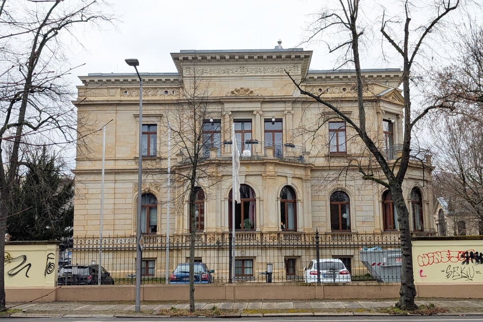 Die Villa des Senioren-Wohnparks Leipzig Stadtpalais sticht sofort ins Auge, wenn man die Ferdinand-Lassalle-Straße entlanggeht.