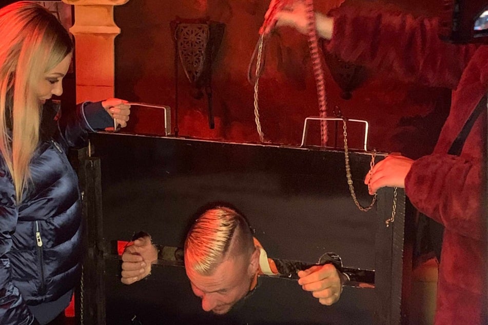 Domina Aurora Nia Noxx zeigte Eric Sindermann (35) in ihrem SM-Keller, wie der Hase läuft.