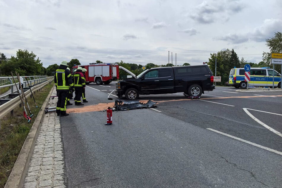 Der Chevrolet im Kreuzungsbereich. Die Unfallstelle blieb für knapp zwei Stunden voll gesperrt.