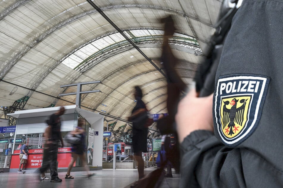 Dresden: Polizisten finden blutenden Mann am Dresdner Hauptbahnhof