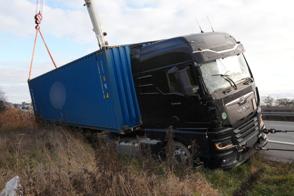 Auf Drogen hinterm Steuer: Lkw rutscht von A14