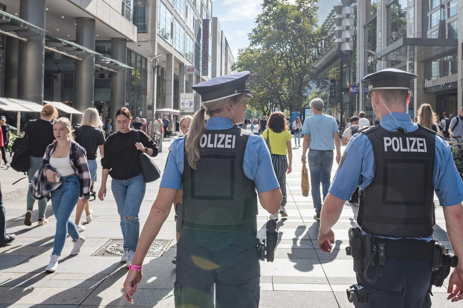 Dresden: Tritte, Blut und Schlafsäcke: Polizei-Einsatz mit Folgen auf der Prager Straße