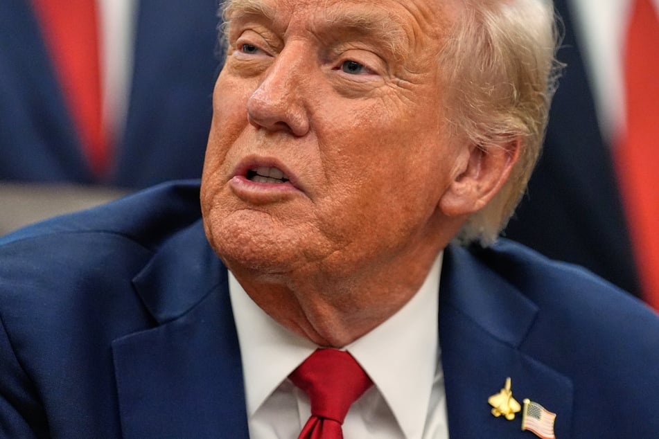 Wie lange der "Shutdown" andauert, ist ungewiss. Präsident Donald Trump (79) muss nun ein Gesetz zur Bereitstellung von Mitteln unterzeichnen.