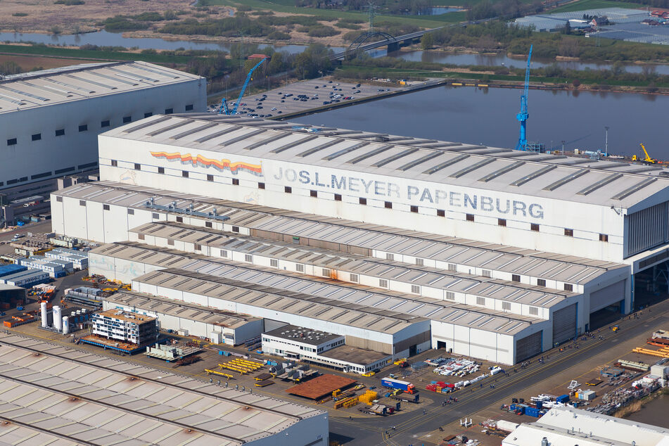 Blick auf die Produktionsstätte der Meyer-Werft.