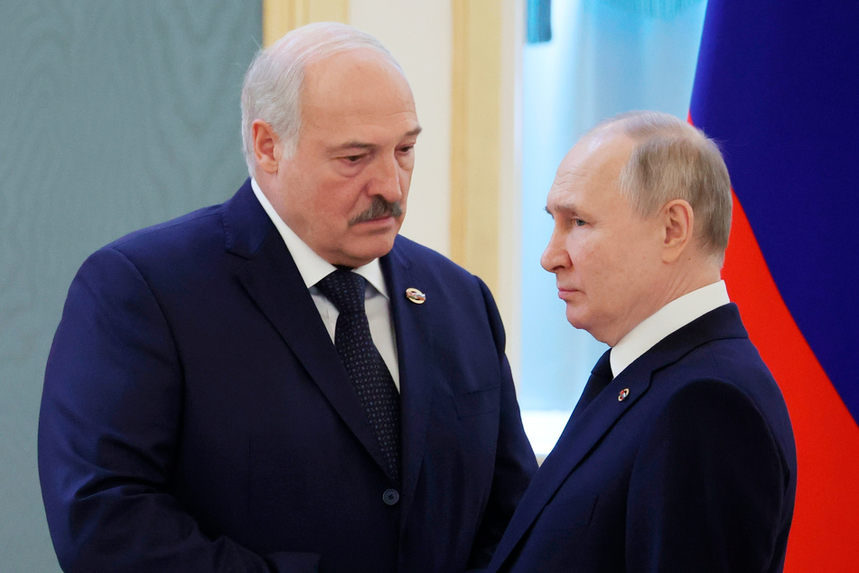 Der belarussische Machthaber Alexander Lukaschenko (68, l.) und Russlands Präsident Wladimir Putin (70) demonstrierten zuletzt mehrfach ihre Freundschaft.