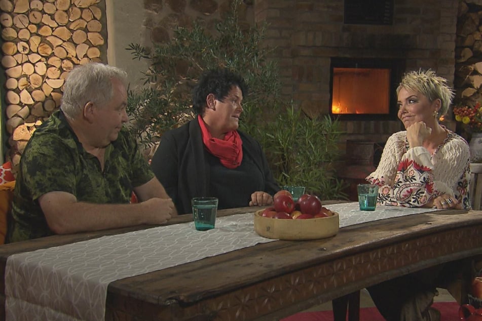 Im Gespräch mit Inka Bause platzt der Moderatorin zwischenzeitlich so der Kragen, dass sie selbst Tränen in den Augen hat.