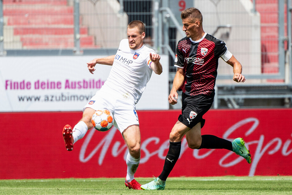 Kapitän Stefan Kutschke (r.) verlor mit dem FC Ingolstadt 04 auch das zweite Saisonspiel.