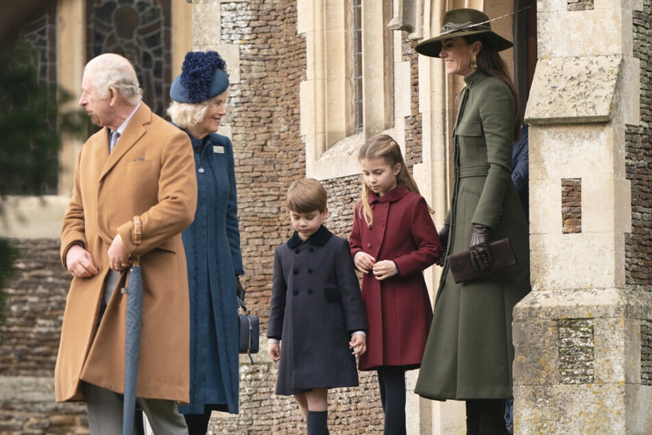 Angeführt von König Charles (74) und seiner Frau Camilla (75) kam die gesamte royale Familie für den Weihnachtsgottesdienst zusammen.