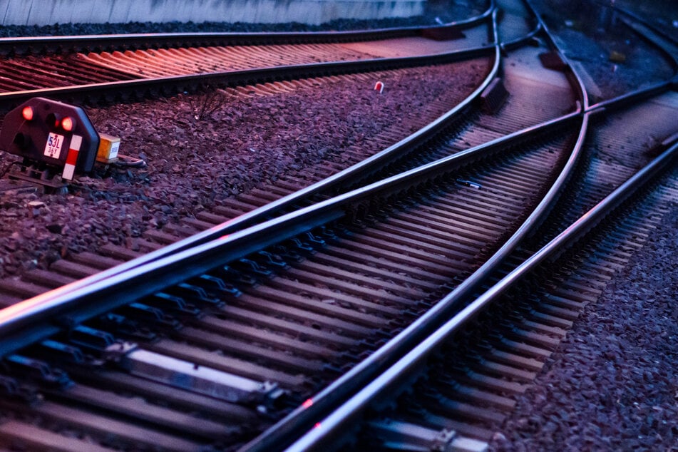 Auf den Gleisen am Bahnhof Zerbst ereignete sich ein tödlicher Unfall. (Symbolbild)