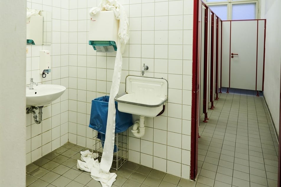 Viele Schultoiletten im bevölkerungsreichsten deutschen Bundesland sind in einem schlechten Zustand. (Symbolfoto)