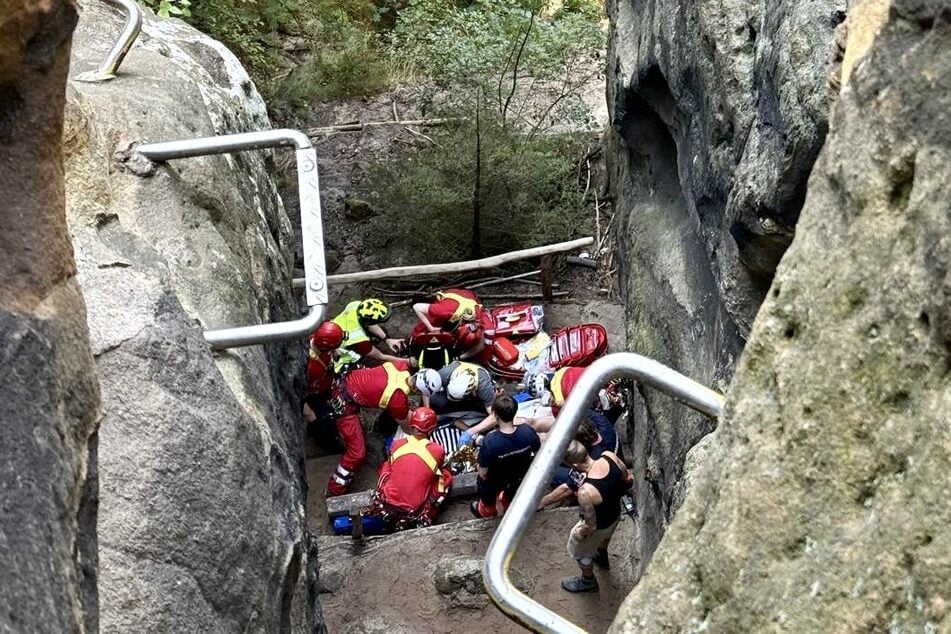 Eine Frau war ebenfalls gestürzt.