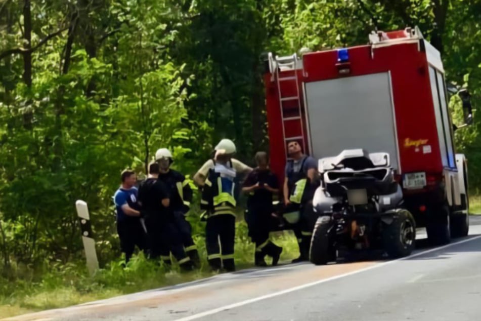 Tödlicher Unfall während Ausfahrt: Quad kracht gegen Baum, Fahrer aus Sachsen stirbt