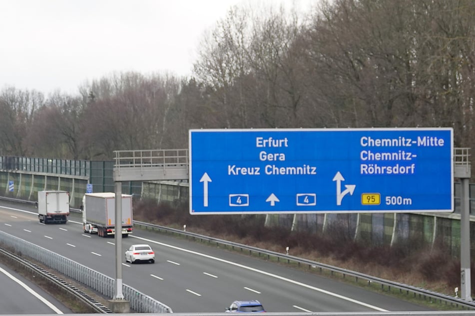 An der Anschlussstelle Chemnitz-Mitte konnte der VW schließlich gefahrlos von der A4 geleitet werden. (Archivbild)