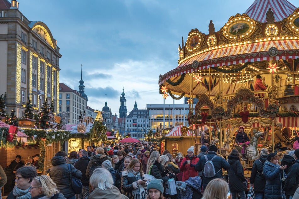 Allein der Striezelmarkt zieht jährlich rund zwei Millionen Besucher an. (Archivbild)