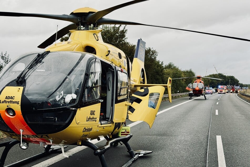 Schwerer Unfall auf A52: Zwei Menschen müssen aus Wrack gerettet werden