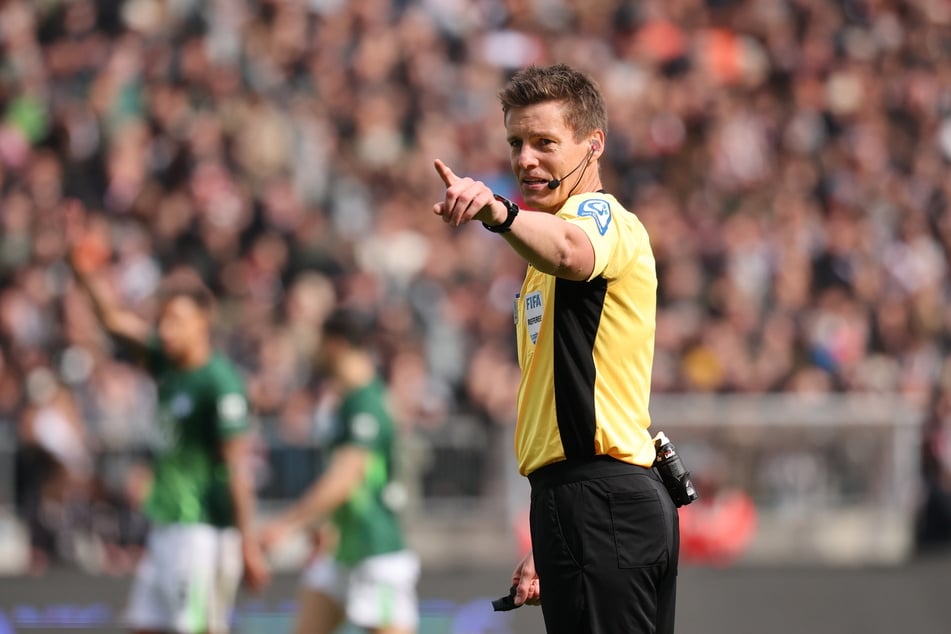 Daniel Siebert (42) pfeift heute das CL-Finale. Es wird sein zehnter Einsatz in der Königsklasse diese Saison.