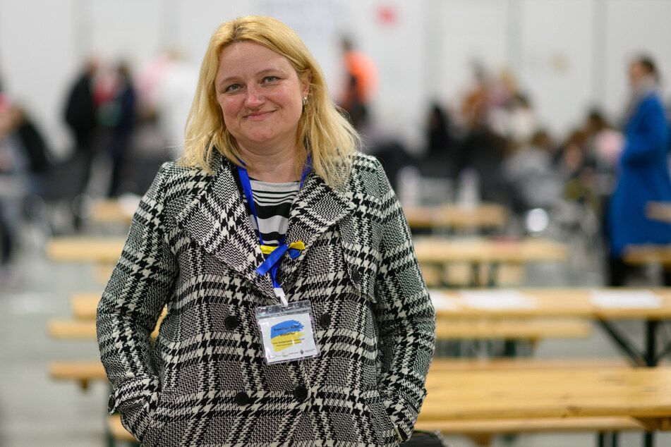 Natalija Bock (49), Dolmetscherin für die russische und ukrainische Sprache, im Ankunftszentrum Dresden für geflüchtete Menschen aus der Ukraine in der Messe.