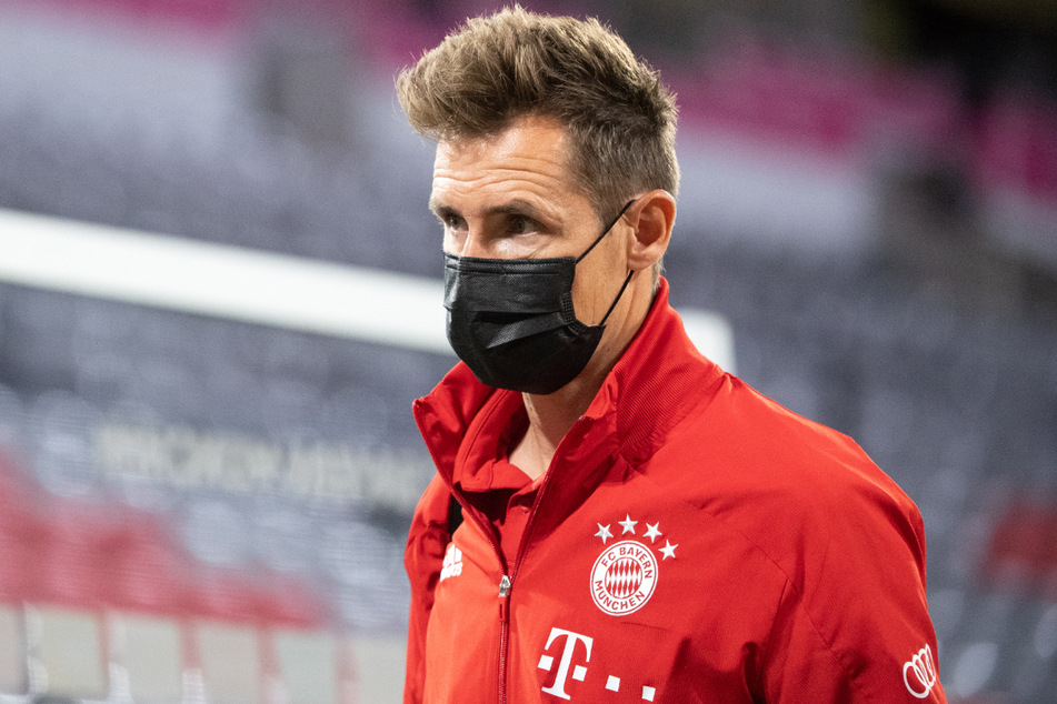 Aktuell steht er noch beim FC Bayern München unter Vertrag: Wird Miroslav Klose (42) der neue starke Mann an der Seitenlinie von Fortuna Düsseldorf?