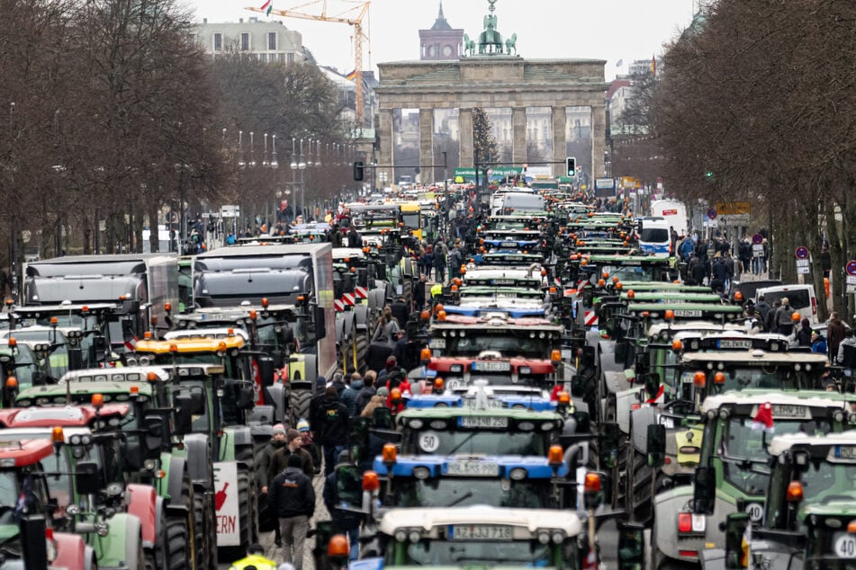 Tracktoren so weit das Auge reicht: Die Bauern sind zahlreich erschienen.