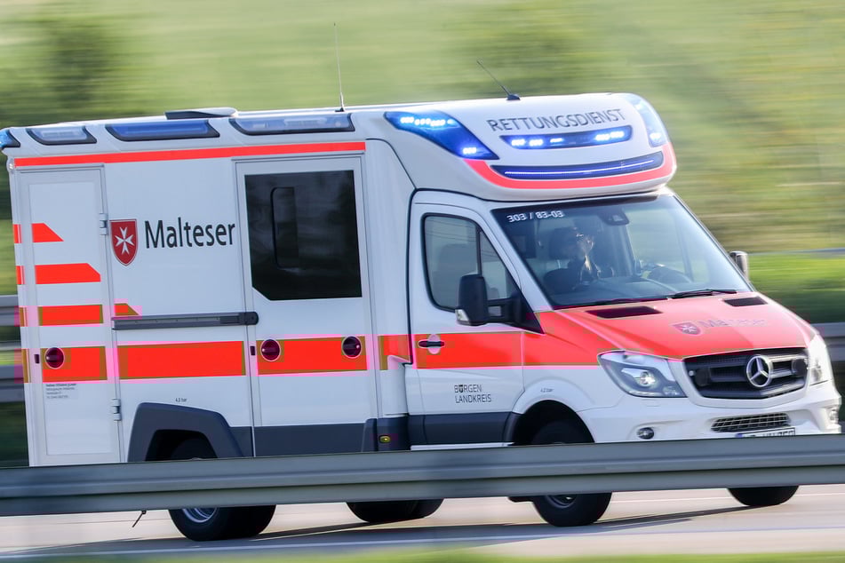 Frontalcrash nach medizinischem Notfall: BMW-Fahrer erliegt Verletzungen