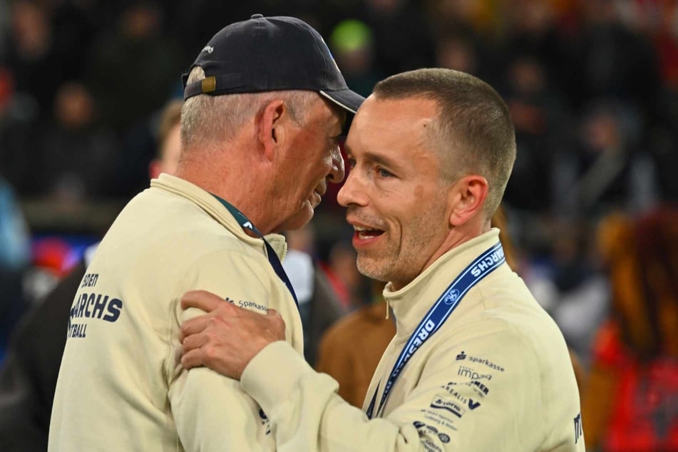 Monarchs-Boss Jörg Dreßler (r.), hier mit Headcoach Greg Seamon nach dem GFL Bowl, freut sich über die Entwicklung des Klubs.
