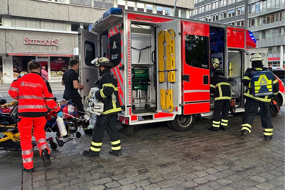 Der schwer verletzte Mann wurde ins Krankenhaus gebracht.