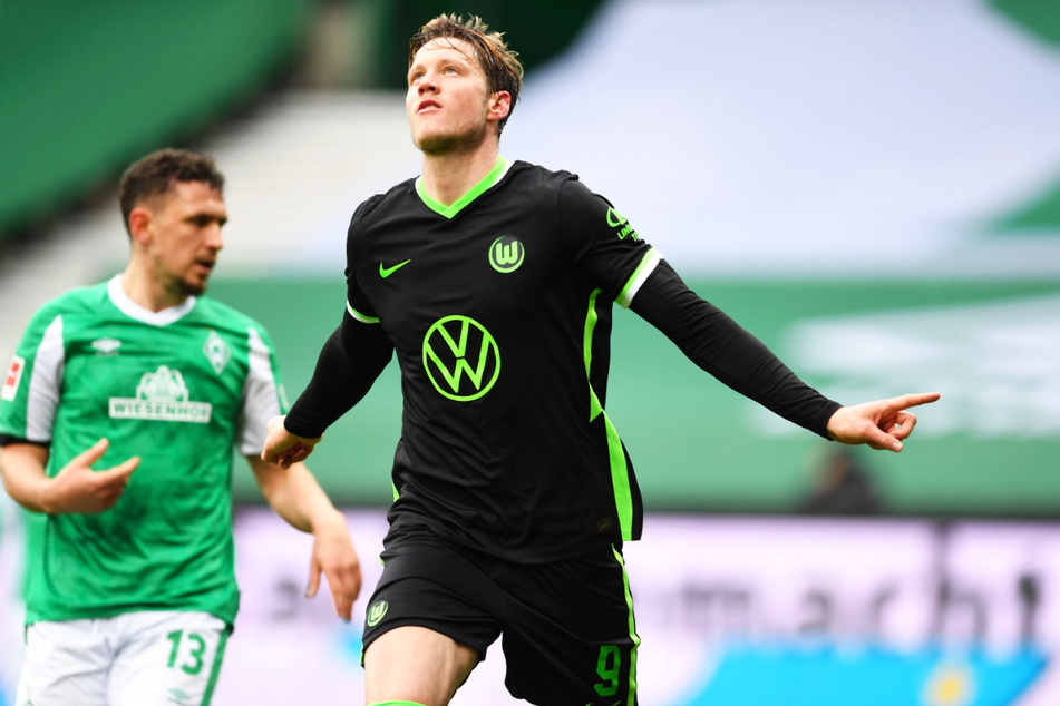 Wolfsburgs Sturmriese Wout Weghorst (28, r.) spielt eine überragende Saison.