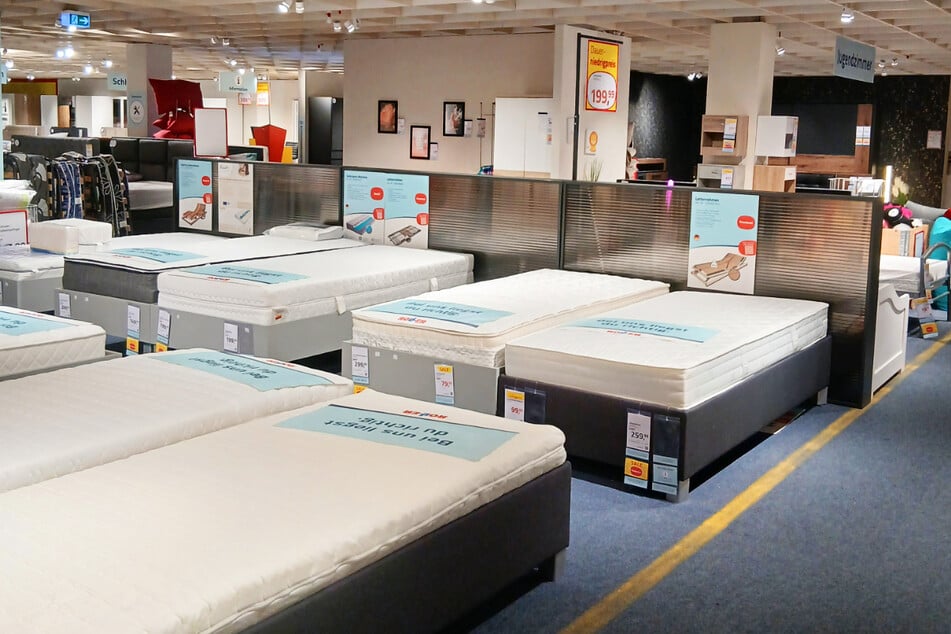 Bei ROLLER gibt's im Abverkauf 50 Prozent Rabatt auf fast alle Möbel