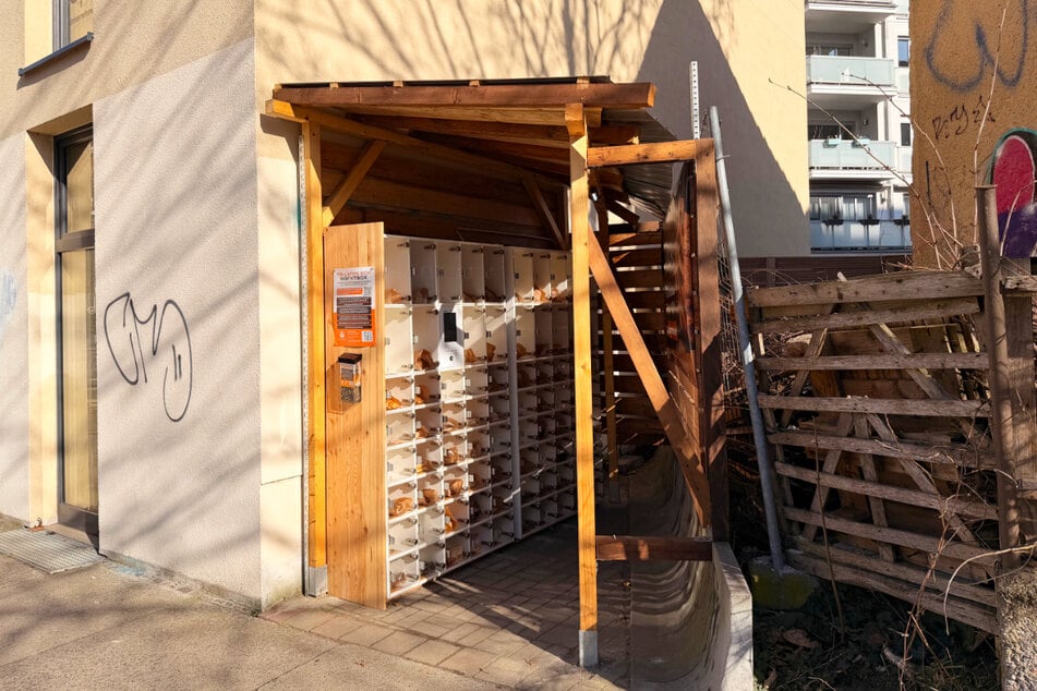 Dieser Raum zwischen zwei Häusern in Lindenau wird nun optimal genutzt und jeder, der zufällig oder extra vorbeikommt, hat etwas davon.