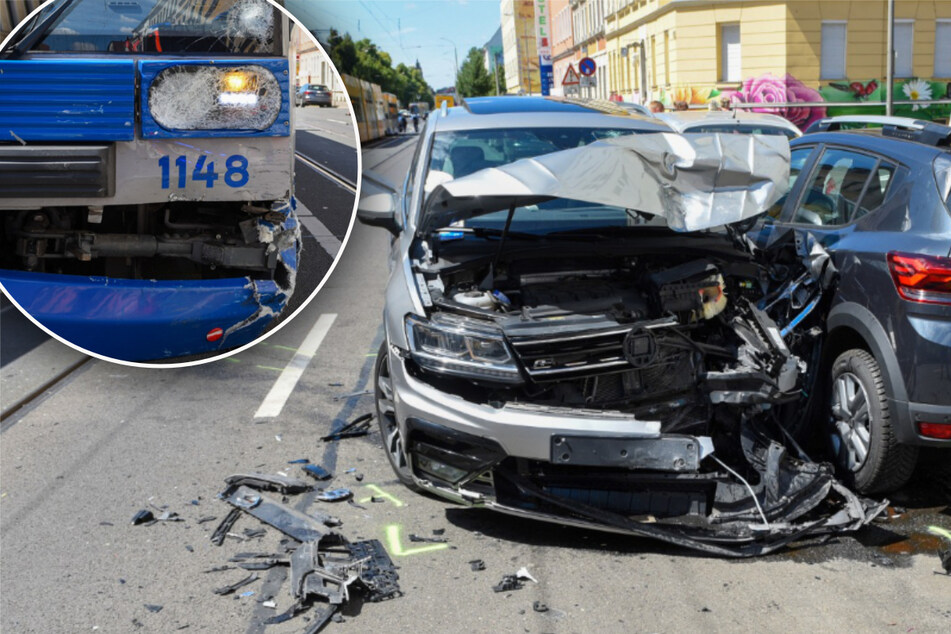 Auto kracht in Tram: VW-Fahrerin verletzt, Georg-Schumann-Straße zeitweise gesperrt