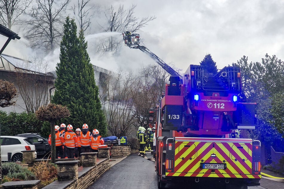 Trotz aller Bemühungen der Feuerwehr konnte eine Person nur tot geborgen werden.