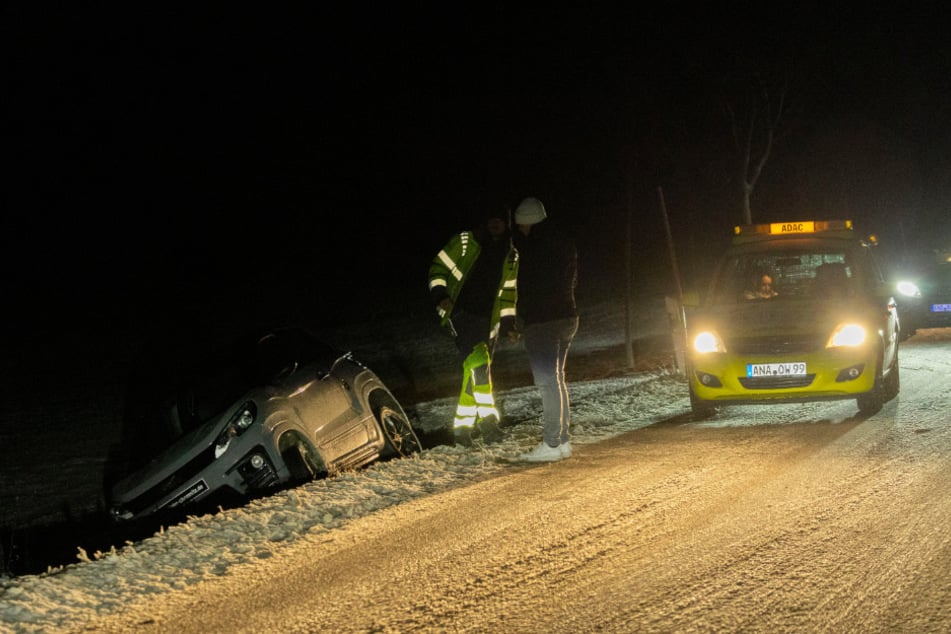 Mehrere Autos landeten am heutigen Mittwoch im Graben.