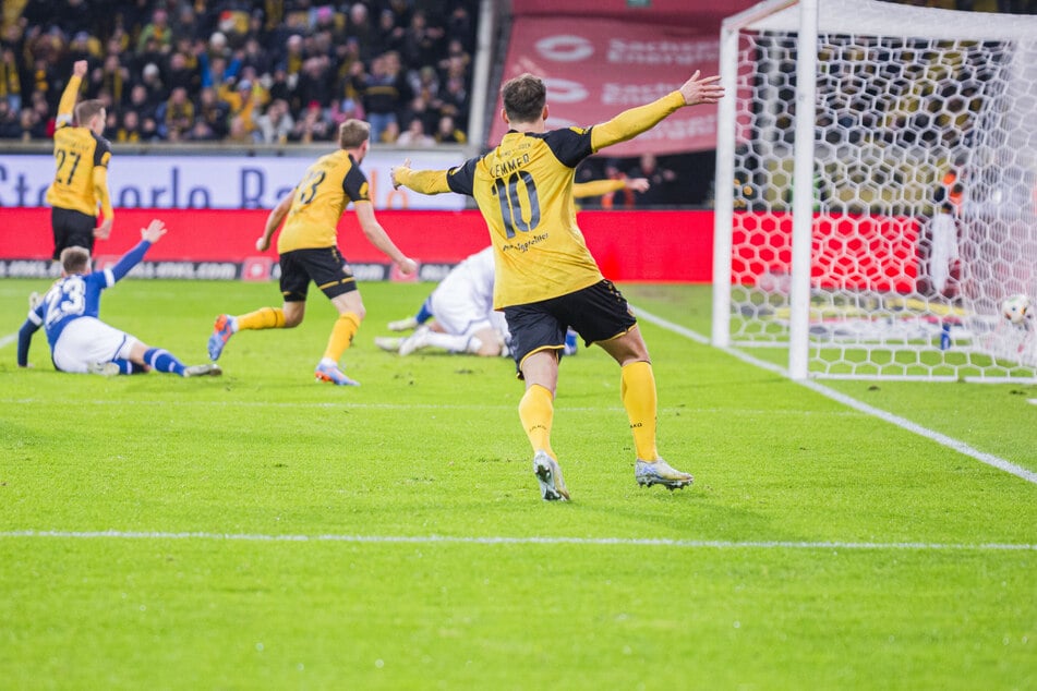 Hier bejubelt die SGD das 1:0 durch Jonas Oehmichen.