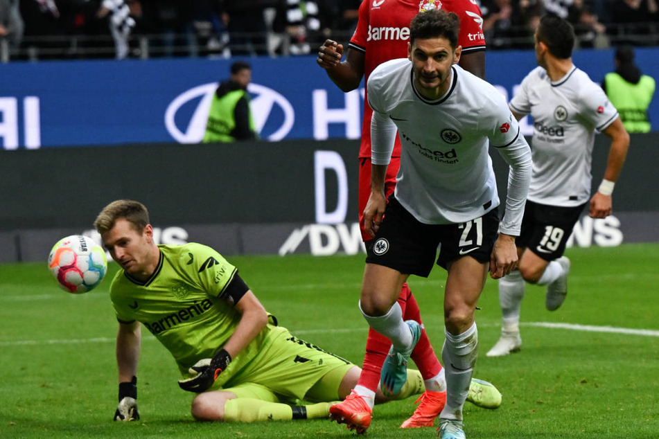 Gegen seinen Ex-Klub Bayer 04 Leverkusen erzielte Alario am 10. Spieltag der Saison 2022/23 eines seiner beiden Pflichtspiel-Tore für die SGE.