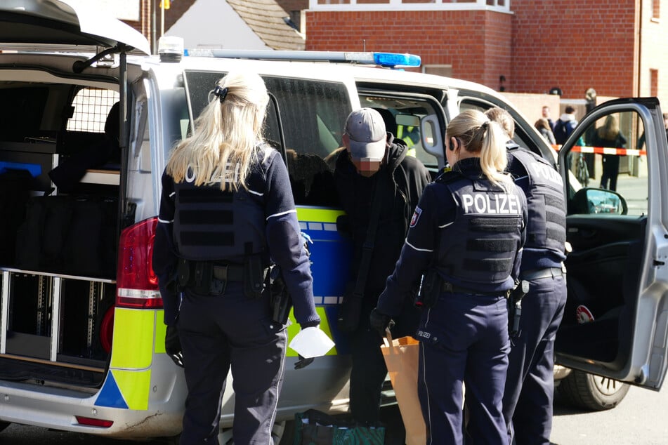 Betrunkener rastet wegen Bus-Panne aus und bespuckt Einsatzkräfte