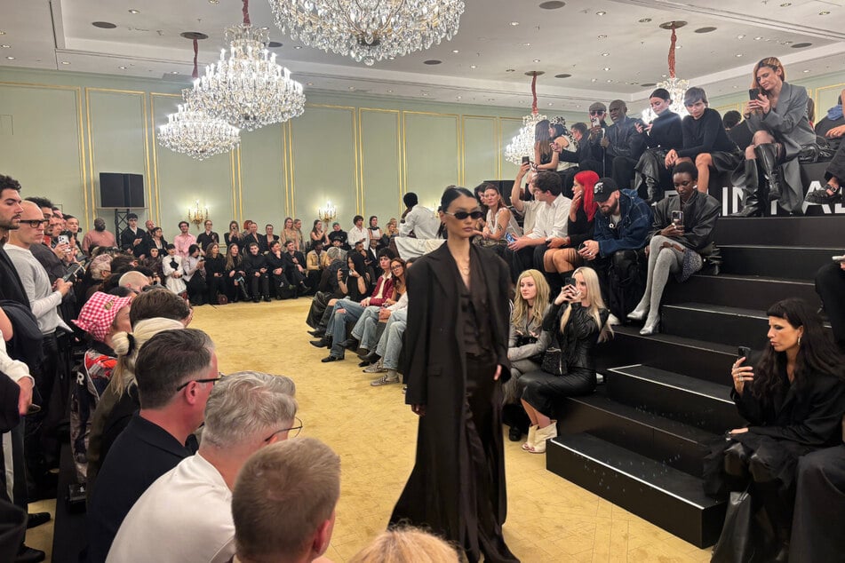 Im lichtdurchfluteten Saal im Berliner Hotel Adlon blieb kein Platz frei.