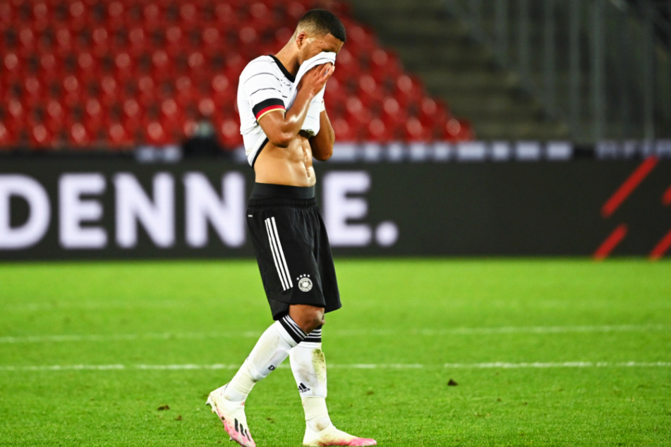 Bloß nicht hingucken! Dieses Gefühl hatte nicht nur Benjamin Henrichs (23) nach dem Länderspiel gegen die Türkei. Auch viele Fans schauen sich Auftritte des DFB-Teams nicht mehr gerne an.