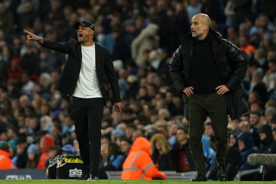 Während seiner Zeit in Burnley traf Vincent Kompany (39, l.) regelmäßig auf Pep Guardiola (54). Der Spanier trainierte den Ex-Verteidiger auch eine Zeit lang bei Manchester City.