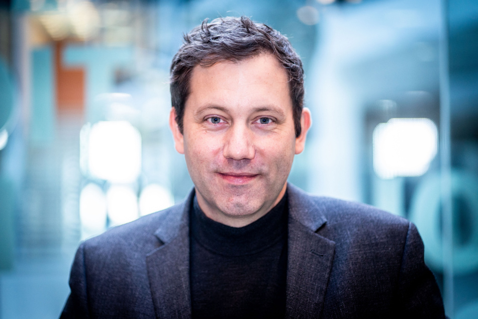 Lars Klingbeil (43, SPD): "Die Liste an Fehlern, die Jens Spahn in der Pandemie zu verantworten hat, wird immer länger."